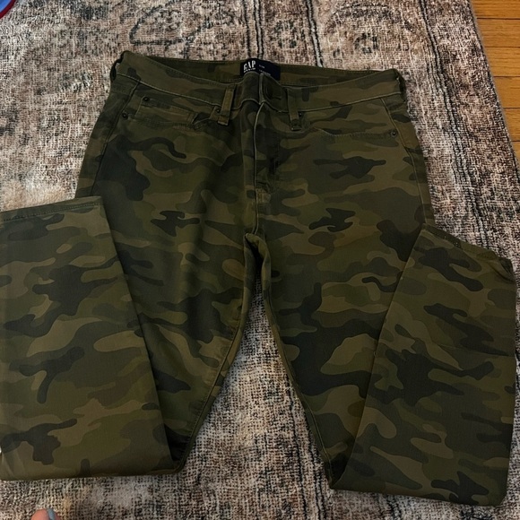 GAP Camouflage Leggings 8/29 NWOT - Picture 2 of 4
